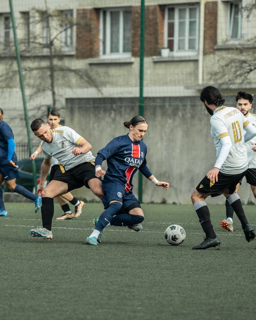 portrait footballeur cdm dribble